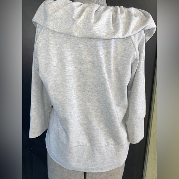 ⭐️ NWOT Grey Zip Up Sweater Ruffle Neck 3/4 Sleeve With Pockets M/L Super Soft - Picture 3 of 6